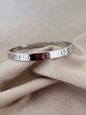 Silver Tone Bangle Bracelet Love Design Stainless Steel Non-Tarnish Jewelry